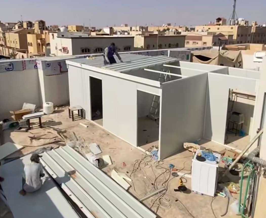 ما هي تكلفة بناء غرفة ساندوتش بانل؟
