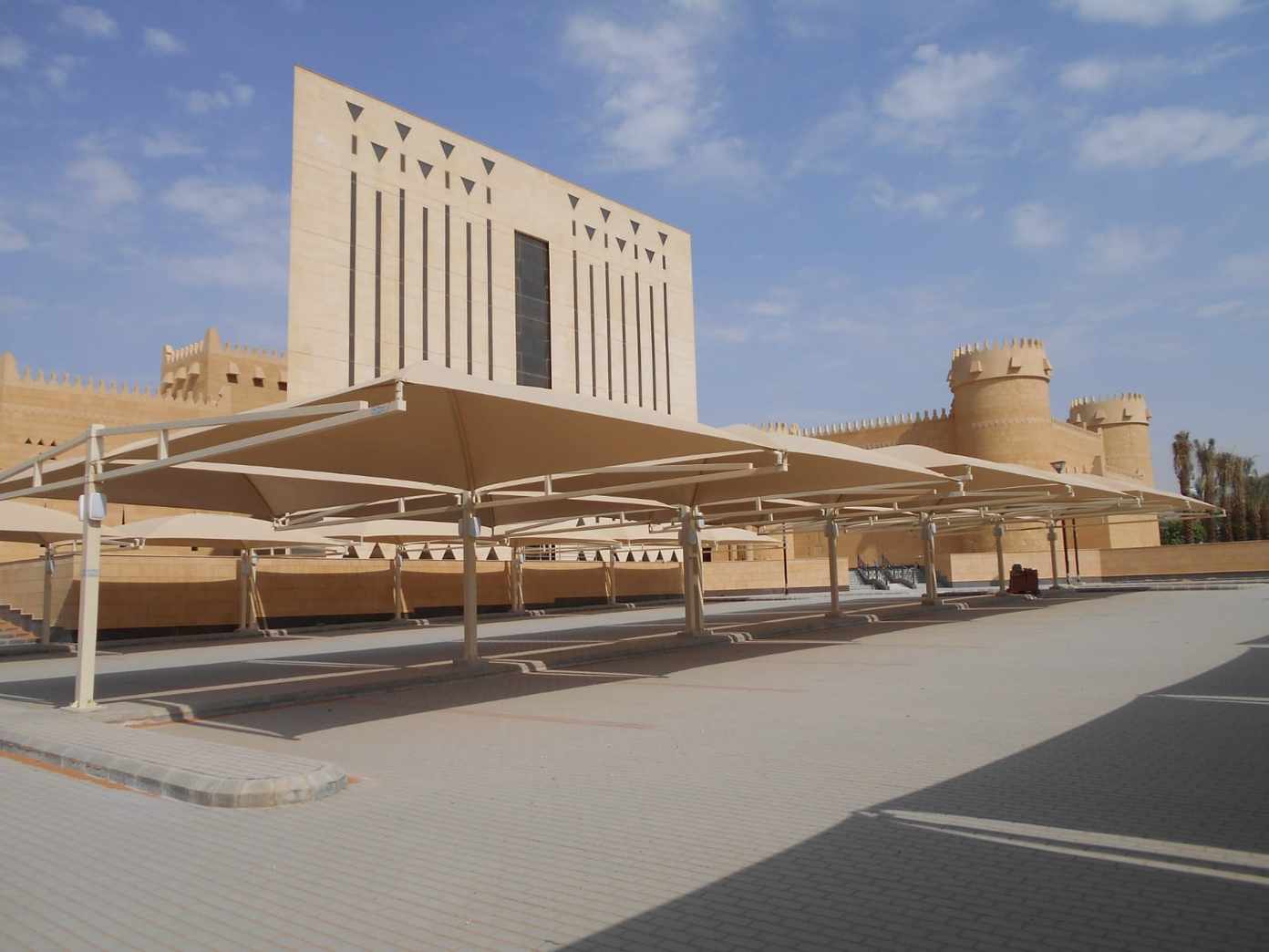 مظلة سيارات بالرياض — مظلة سيارات وحماية من الشمس والمطر